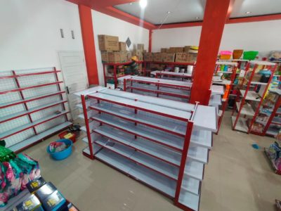 Rak minimarket baru Padang